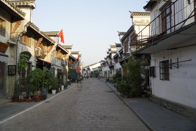 为百万村民送光影